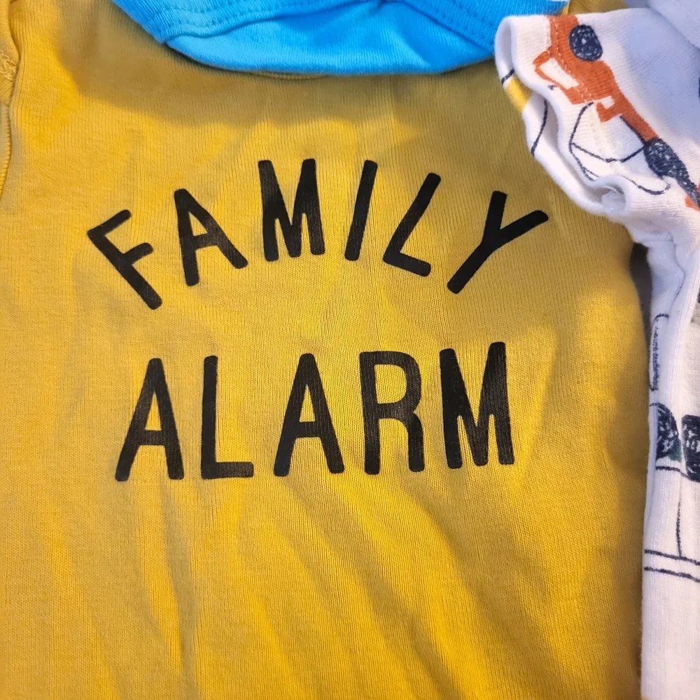 ⚠️SOLD⚠️Lot Of 8 Baby Boy Onesies Size Newborn - Picture 10 of 11